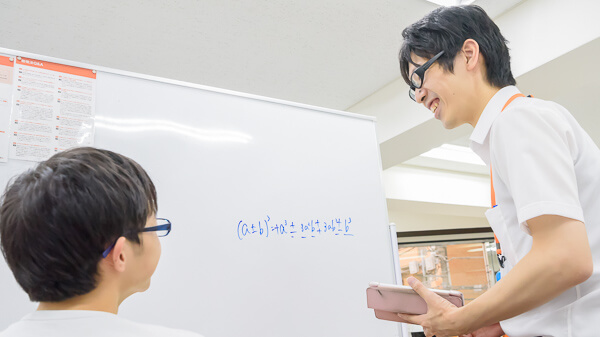 講師