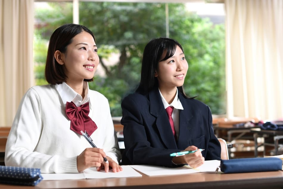 内部進学を目指す中高一貫校の女子高生