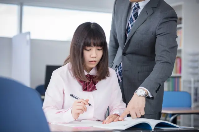 大学受験｜中学内容の基礎固めからやり直す｜英語・数学の復習方法とおすすめ参考書
