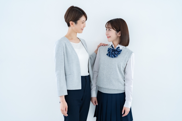 高校生と母親