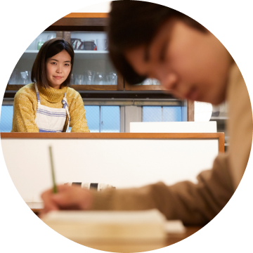 春休みも無理のない範囲で、中学校に向けて勉強を続ける子ども